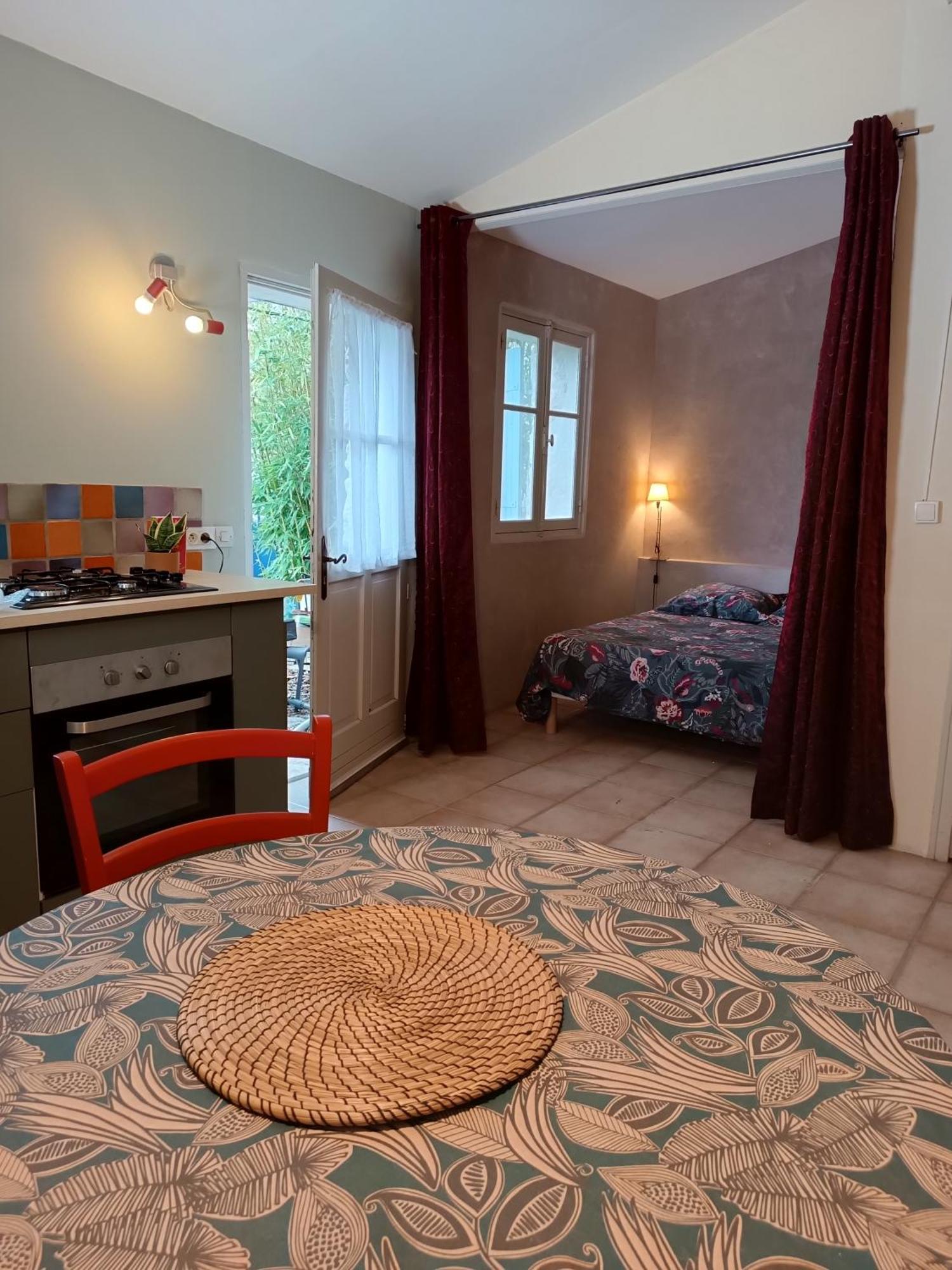 Sous La Vigne Villa Рустрел Екстериор снимка